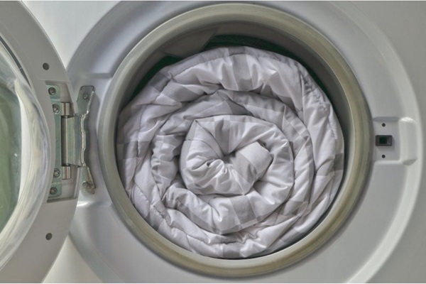Những điều cần biết khi giặt nệm topper bằng máy giặt